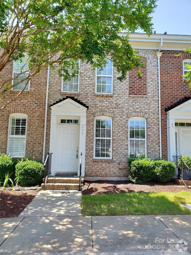 Building Photo - 202 Welton Way