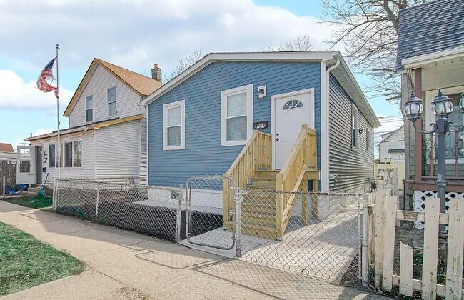 Foto del edificio - 724 Willow Ct