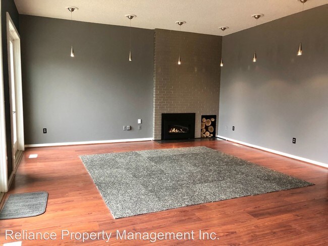 Building Photo - 3 br, 2.5 bath House - 1545 Rosemont Road