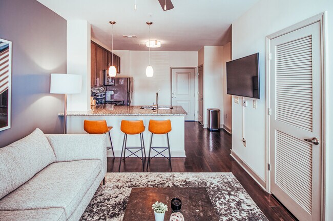 Foto del edificio - 2400 Charlotte Ave