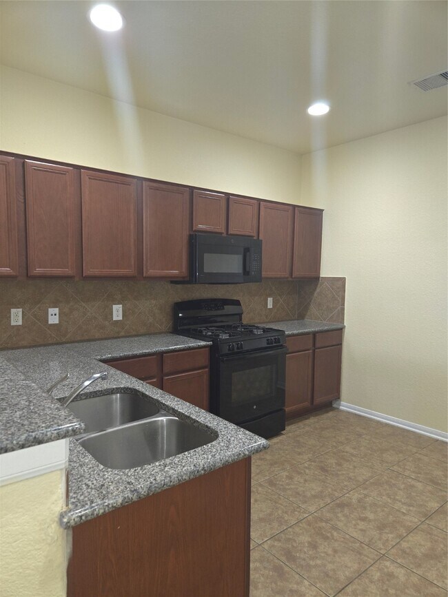 Foto del edificio - 2431 Cloudy Bay Dr