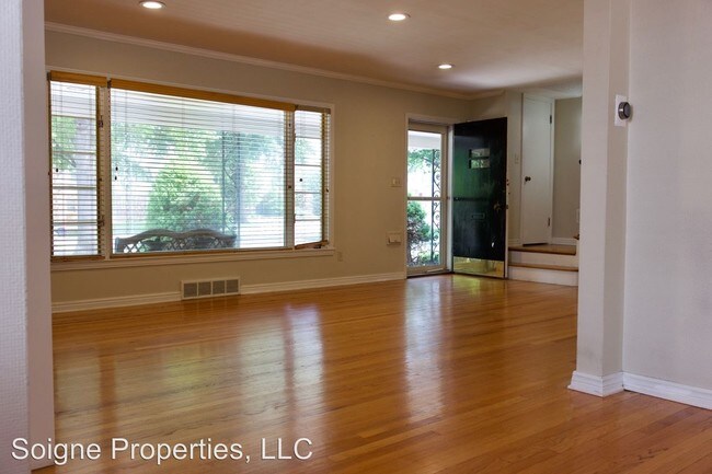 Foto del edificio - 429 E Meyer Blvd