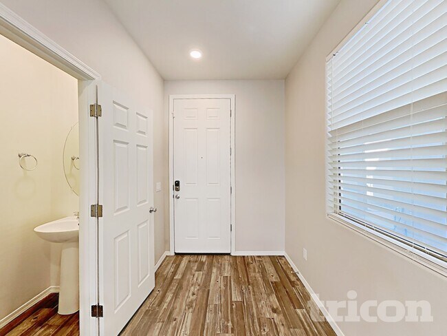 Building Photo - 40605 W Nicole Ct