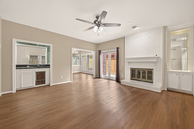 Building Photo - 2413 Potomac Dr