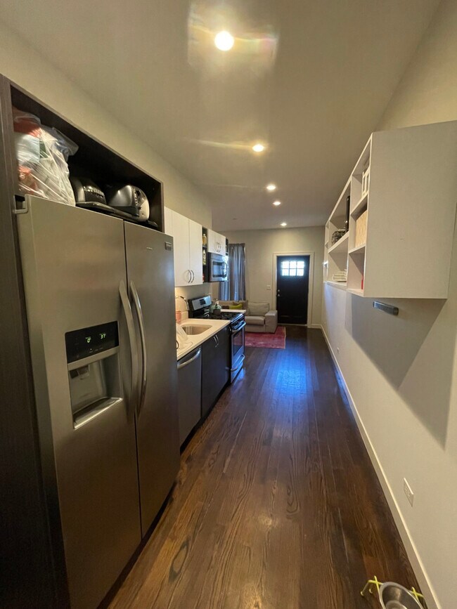 Foto del edificio - 2048 W Webster Ave