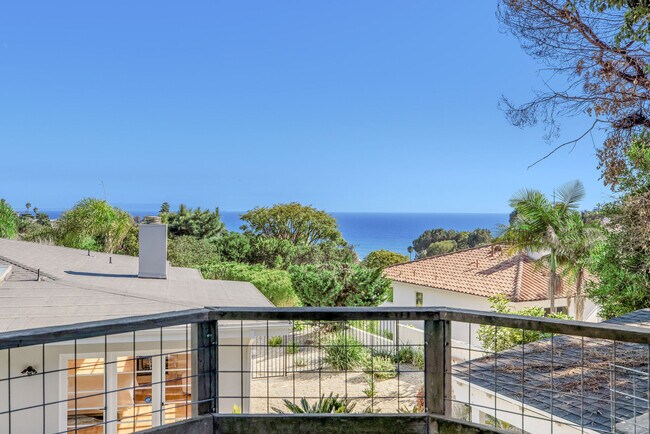Foto del edificio - 341 Surfview Dr