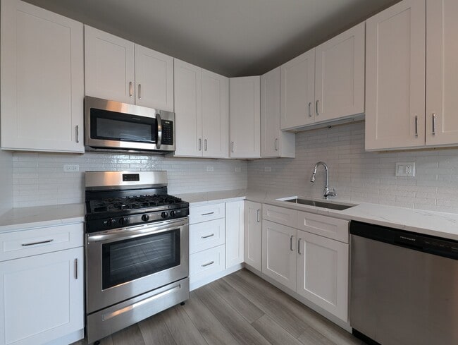 Building Photo - 3902 N Janssen Ave