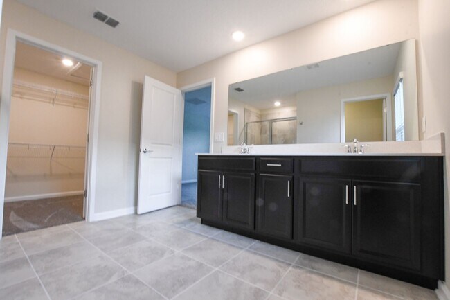 Building Photo - ~4/3~White Horse Way~Waterside @Cherry Lak...