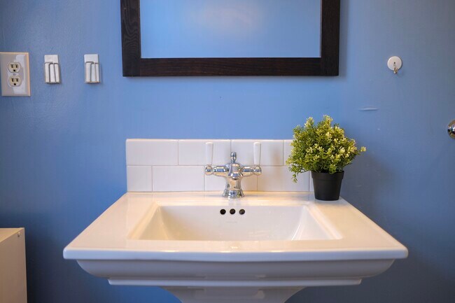 Foto del edificio - 1041 Mirror St