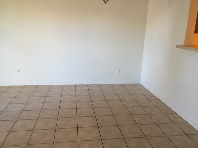 Foto del edificio - 3055 N Truwood Dr