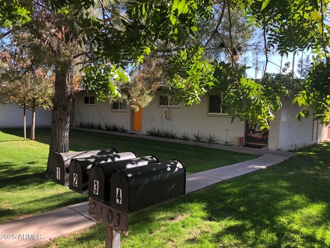 Foto del edificio - 2103 S Granada Dr