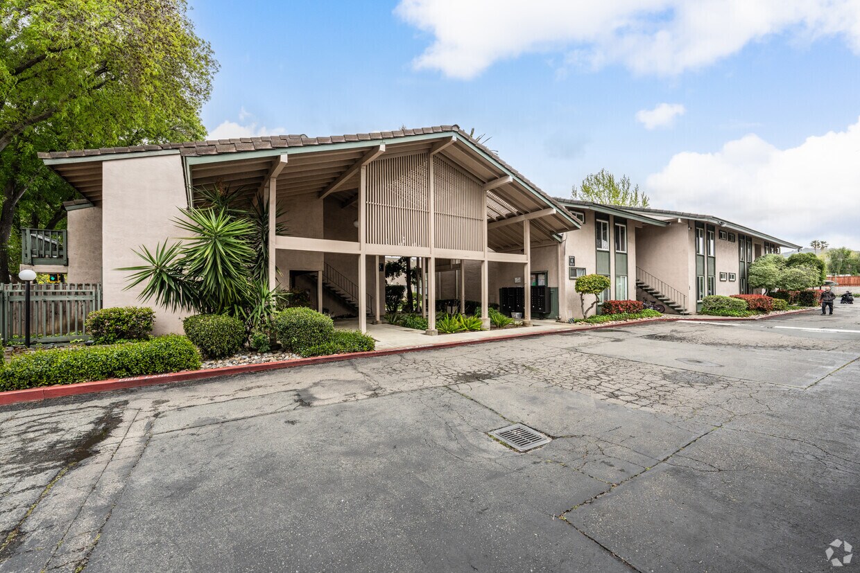 exterior - 4888 Clayton Rd