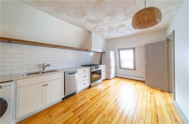 Building Photo - 309 Main St