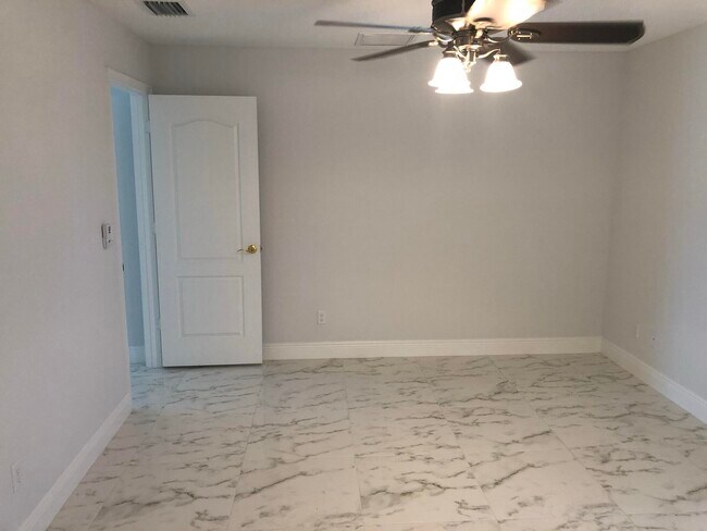 Foto del edificio - 685 SW Homeland Rd