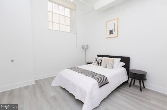 Building Photo - 300 Cathedral St