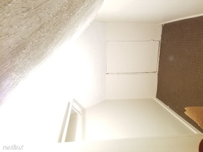 Building Photo - 1 br, 1 bath Apartment - 270 Archer st B
