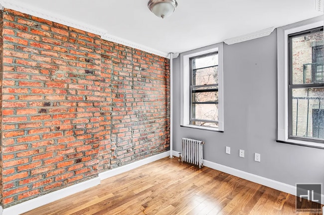 Building Photo - MULBERRY ST.