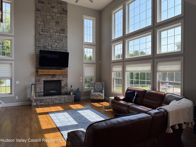 Building Photo - 7 Hammerstone Ln