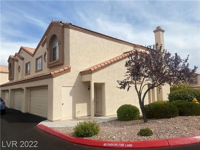 Building Photo - Gorgeous 3 bedroom condo with a 2 car garage! Tons of upgrades*Southwest*Gated community*