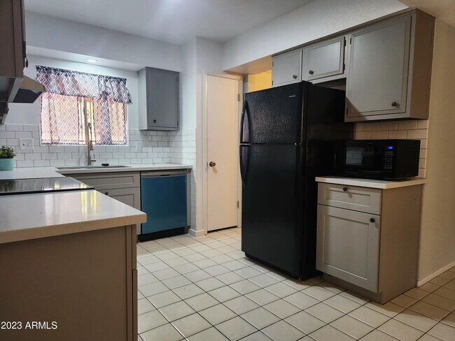 Building Photo - 1805 W Dixon Cir