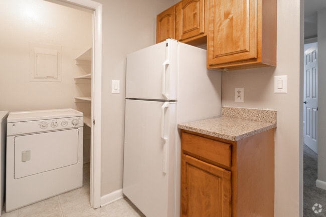 1 BR, 1 BA - 693 SF - Barrington Apartments