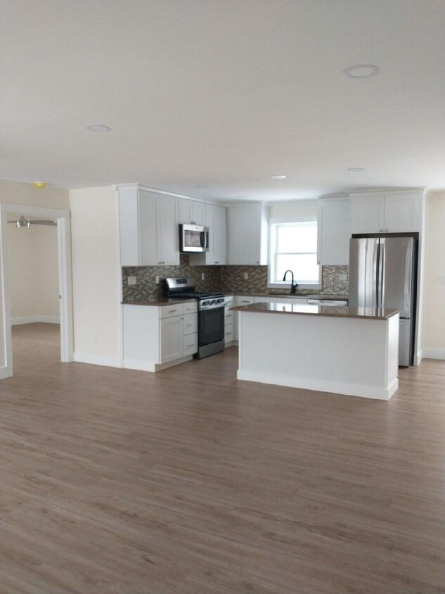 Foto principal - New Build 2 BR 2 BA House with Walkout Bas...