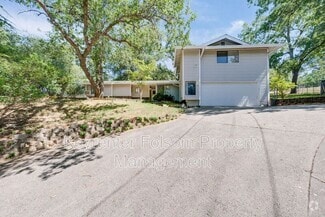 Building Photo - 211 Sandy Ct