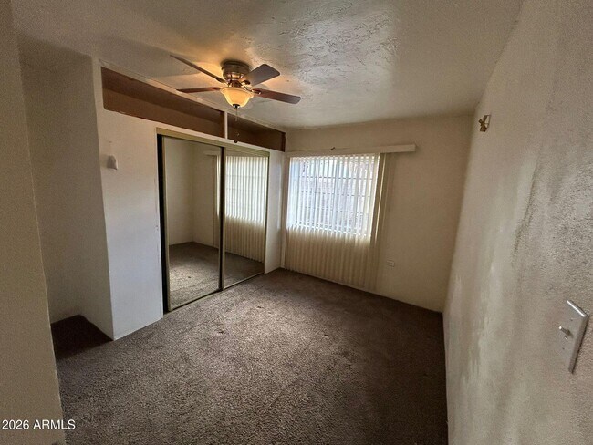 Foto del edificio - 1418 E 8th St