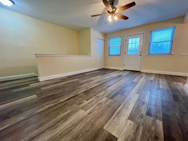 Foto del edificio - Stunning 2nd Floor Apartment in Telford! Parking Spot Included!