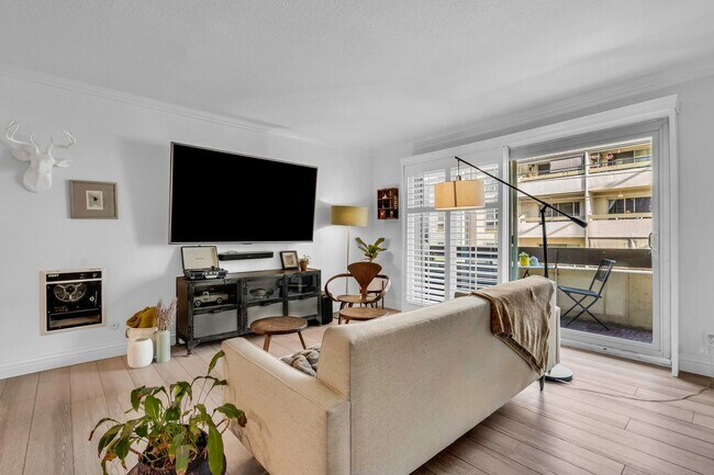 Foto del edificio - Luxe 1 BR Adam's Point Condo Available Now