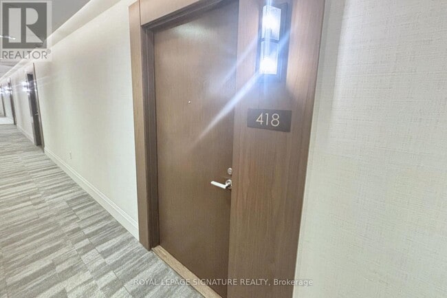 Building Photo - 1050 Main St E