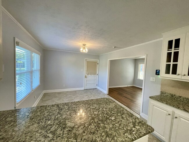 Building Photo - 522 College Drive