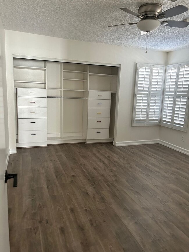 Building Photo - CHARMING 1 STORY - 2 BEDROOM HOME CLOSE TO...