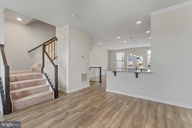 Building Photo - 5903 Garden Walk Dr