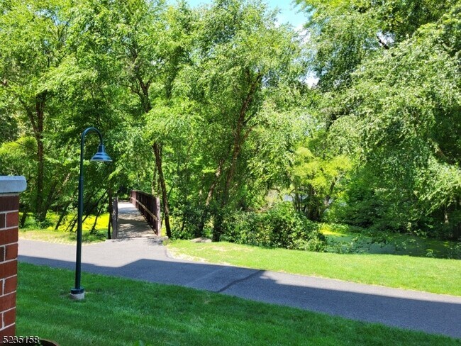 Building Photo - 300 Main St