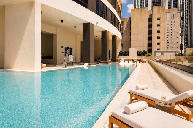 Foto del edificio - 225 N Miami Ave