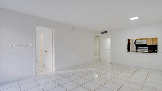 Building Photo - 10000 NW 80th Ct