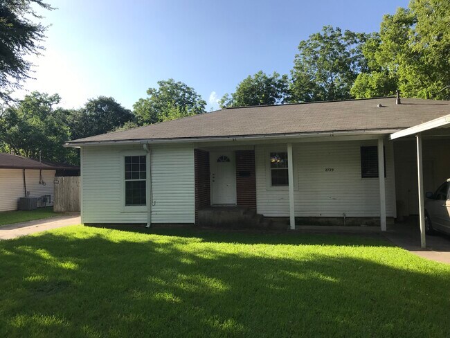 Foto del edificio - 2729 Magnolia Dr