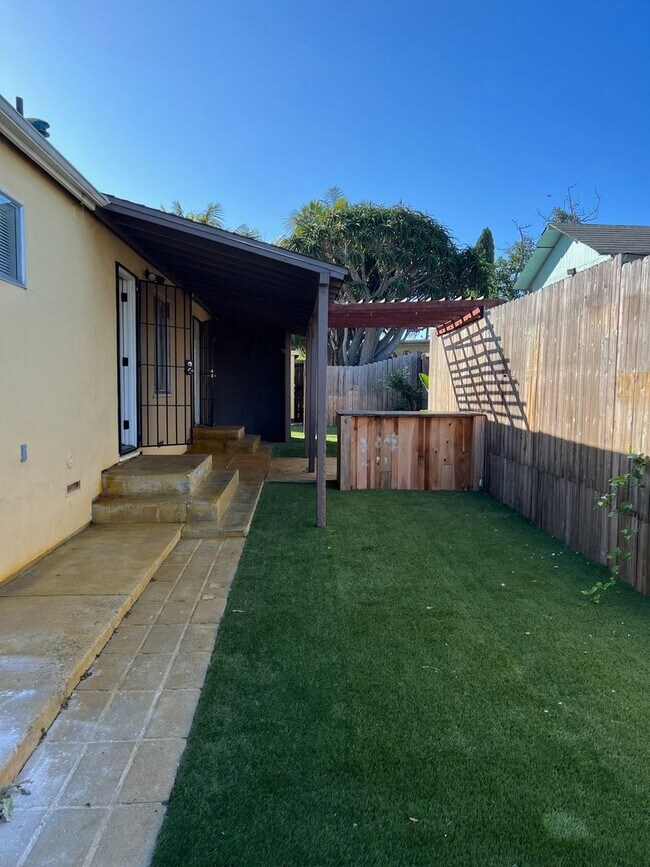 Building Photo - Ridgeway House- 4 Bedroom/ 2 Bath House in National City.