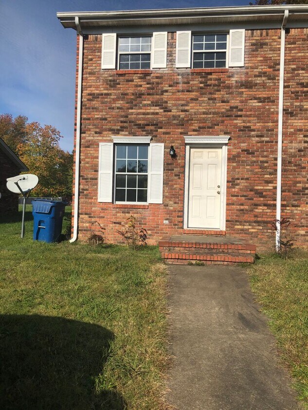 Foto principal - 820 Southwood Dr