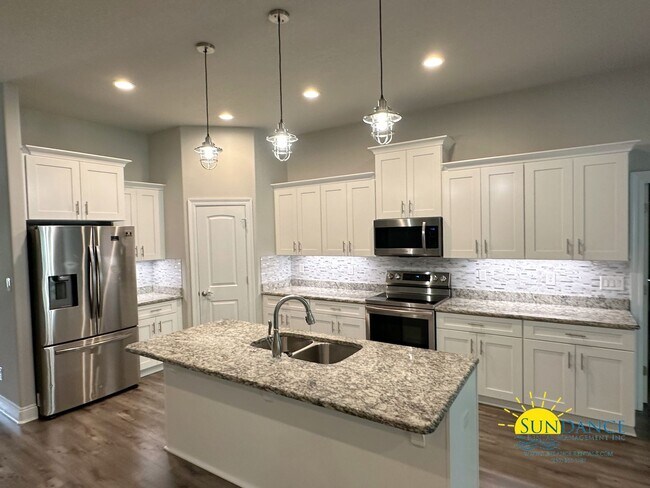 Foto del edificio - 5 Bedroom like new BEAUTIFUL Navarre home, call today!