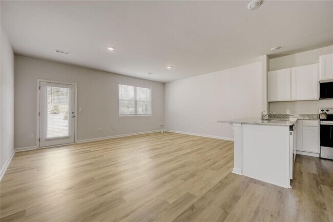 Foto del edificio - 5980 Skylar Dr