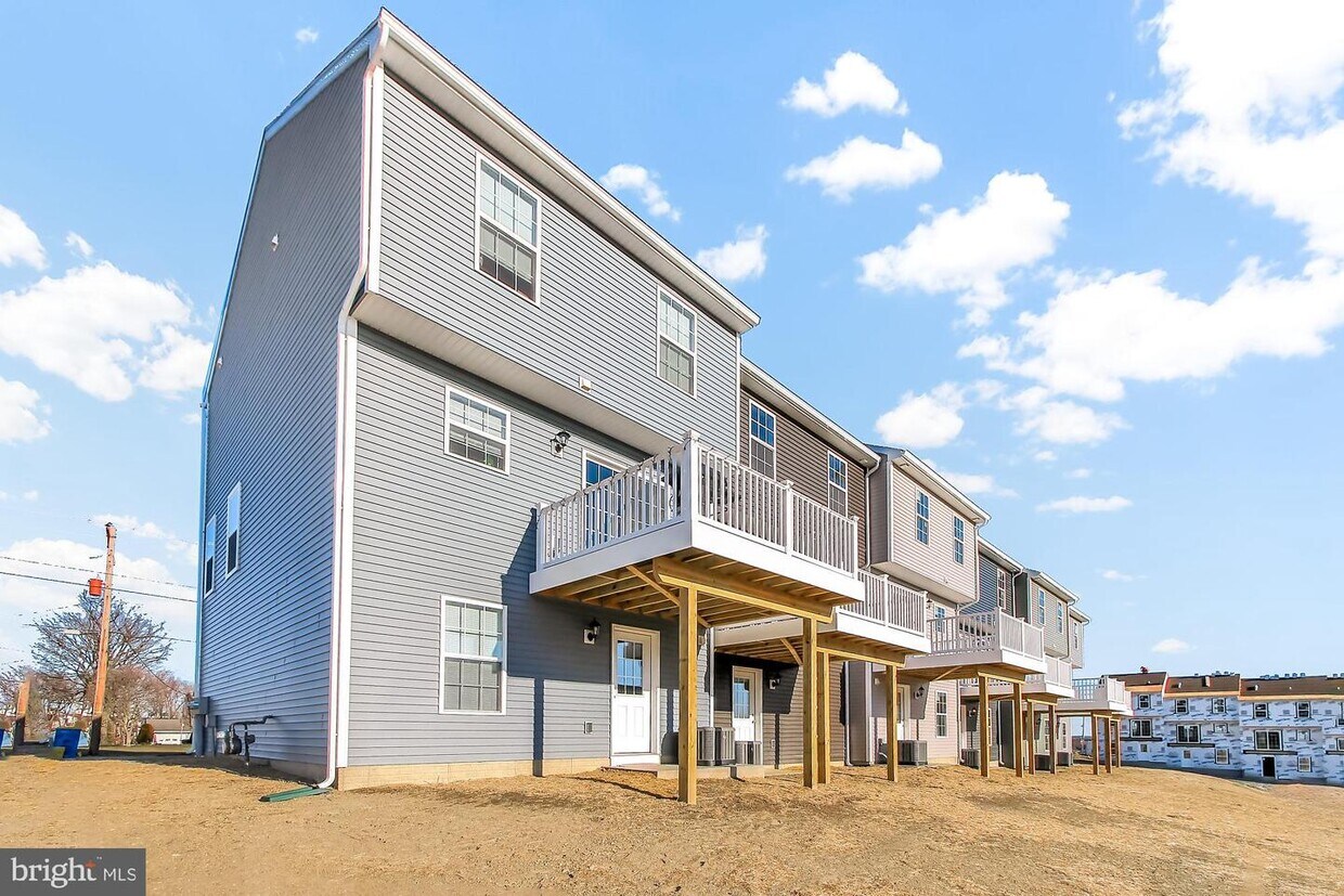 Foto principal - 3-1032 CAMBRIA Blvd