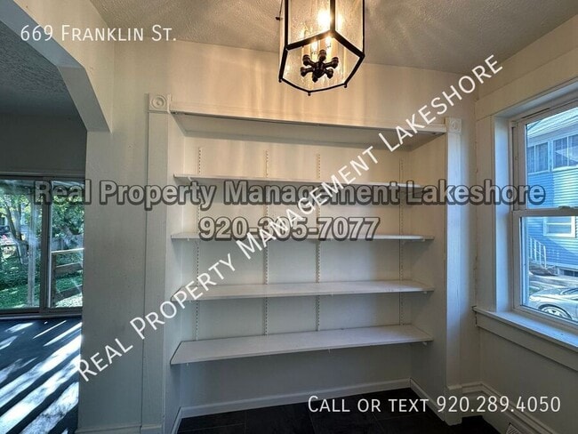 Building Photo - 669 Franklin St