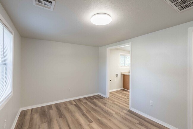 Foto del edificio - 1 Bed | 1 Bath | $875 | Available in August