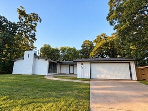 Building Photo - 3932 E 54th St