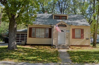 Building Photo - 108-110 N Russell Ave