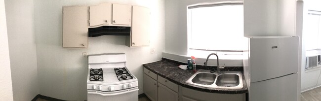 Kitchen - 920 S Hobart Blvd