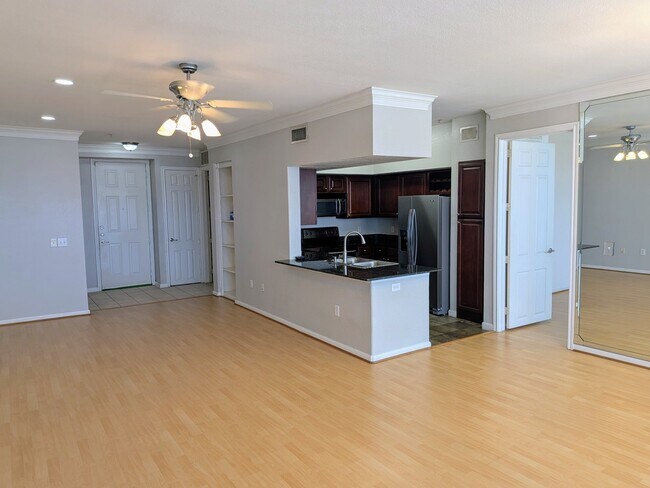 Building Photo - 7575 Kirby Dr