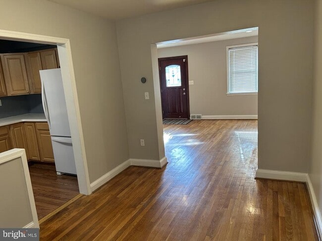 Building Photo - 1728 Redwood Ave